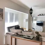 Apartament My Ocean - Breathtaking Location, Steps To The Ocean, Spacious Sea View, Fully Equipped And Well-furnished With Private Entrance And High-speed Fiber Optic Internet