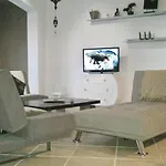 My Ocean - Breathtaking Location, Steps To The Ocean, Spacious Sea View, Fully Equipped And Well-furnished With Private Entrance And High-speed Fiber Optic Internet Apartament *