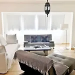 My Ocean - Breathtaking Location, Steps To The Ocean, Spacious Sea View, Fully Equipped And Well-furnished With Private Entrance And High-speed Fiber Optic Internet Apartament Corralejo