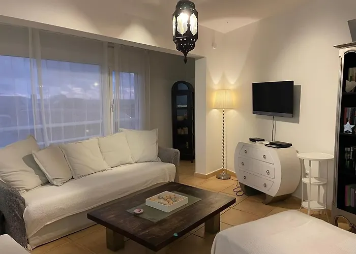 Appartement My Ocean !!! Breathtaking Location, Steps To The Ocean, Spacious Sea View, Fully Equipped And Well-furnished With Private Entrance And High-speed Fiber Optic Internet