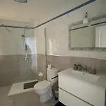 My Ocean - Breathtaking Location, Steps To The Ocean, Spacious Sea View, Fully Equipped And Well-furnished With Private Entrance And High-speed Fiber Optic Internet דירה קורלחו