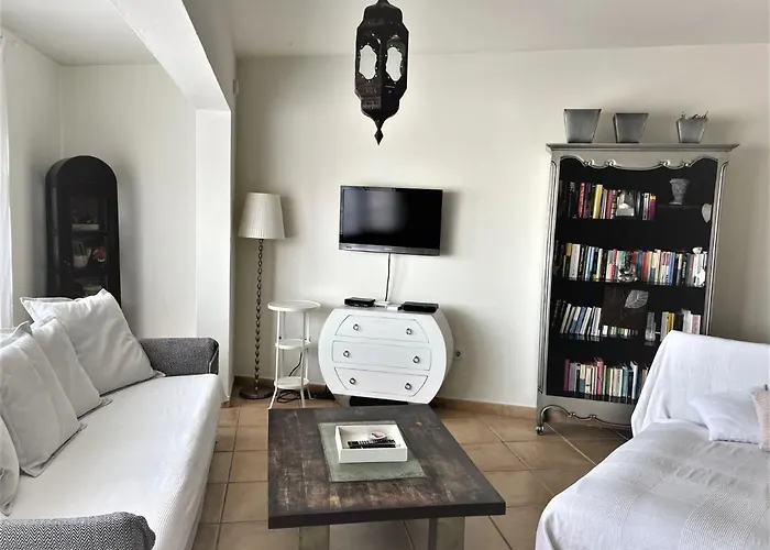 My Ocean !!! Breathtaking Location, Steps To The Ocean, Spacious Sea View, Fully Equipped And Well-furnished With Private Entrance And High-speed Fiber Optic Internet