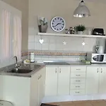 Apartamento My Ocean - Breathtaking Location, Steps To The Ocean, Spacious Sea View, Fully Equipped And Well-furnished With Private Entrance And High-speed Fiber Optic Internet