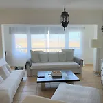 My Ocean - Breathtaking Location, Steps To The Ocean, Spacious Sea View, Fully Equipped And Well-furnished With Private Entrance And High-speed Fiber Optic Internet Apartamento Corralejo