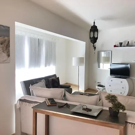 Apartment Ocean View Haven: Beachfront Retreat With Fiber Optic Internet
