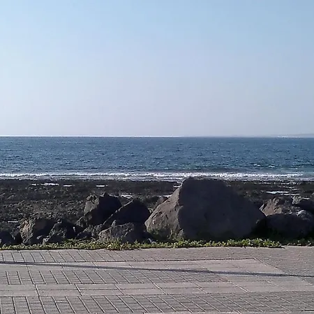 Ocean View Haven: Beachfront Retreat With Fiber Optic Internet Apartment Corralejo