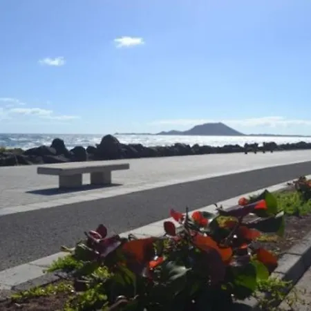 Ocean View Haven: Beachfront Retreat With Fiber Optic Internet Apartment Corralejo