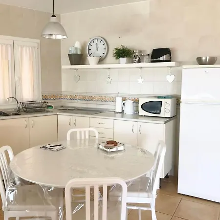 Ocean View Haven: Beachfront Retreat With Fiber Optic Internet Apartment *