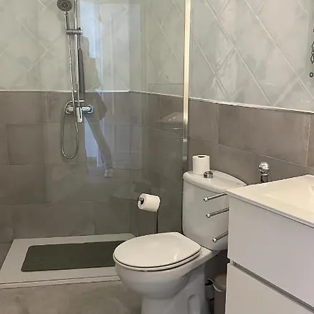 Apartment Ocean View Haven: Beachfront Retreat With Fiber Optic Internet *