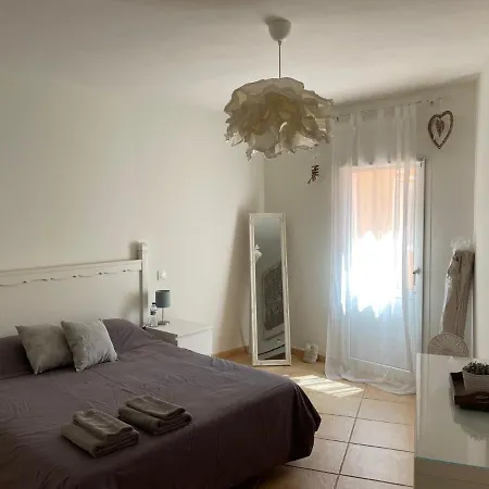 Ocean View Haven: Beachfront Retreat With Fiber Optic Internet Apartment