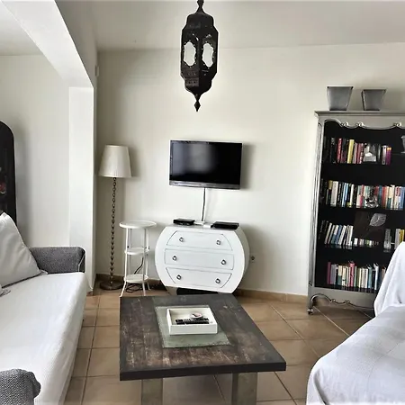 My Ocean - Breathtaking Location, Steps To The Ocean, Spacious Sea View, Fully Equipped And Well-furnished With Private Entrance And High-speed Fiber Optic Internet