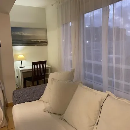Apartment Ocean View Haven: Beachfront Retreat With Fiber Optic Internet *